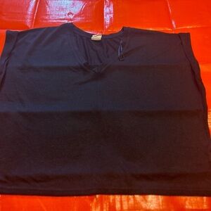 👑 Black cap sleeved V-neck top 2/$15